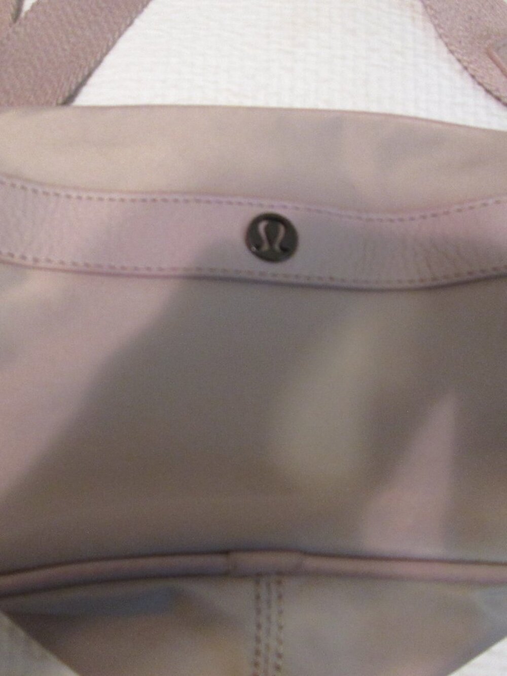 Lululemon Crossbody Bag Purse Expandable Strap Light Purple